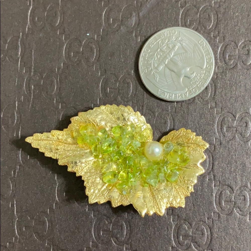 24k Gold Dipped Leaf Peridot Brooch - image 6
